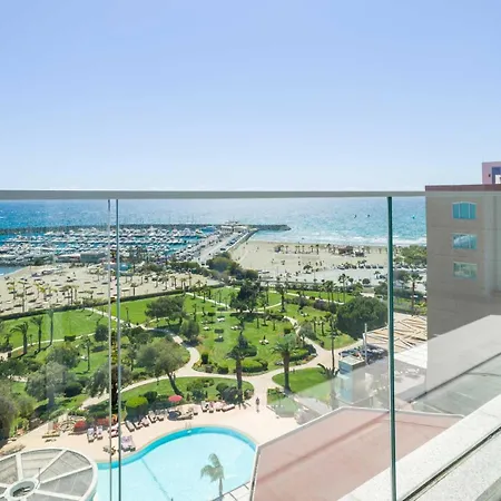 Apartahotel The Tower At St Raphael 3*