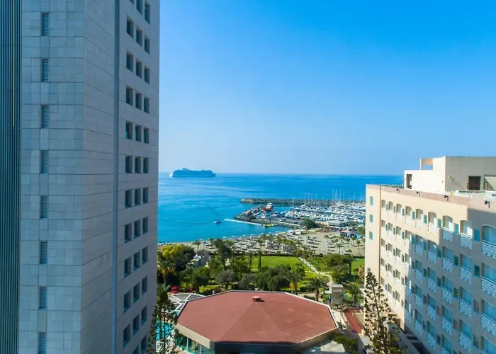 Apartahotel The Tower At St Raphael 5*