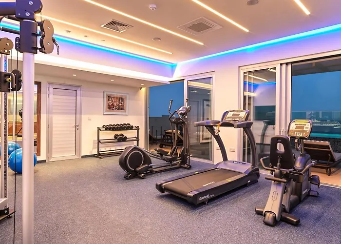 Apartahotel The Tower At St Raphael Limassol