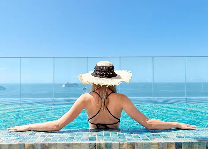 Apartahotel The Tower At St Raphael