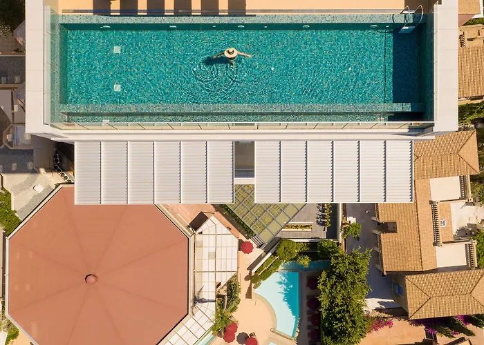 Apartahotel The Tower At St Raphael Limassol