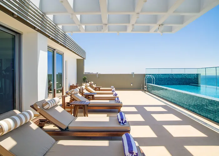 Apartahotel The Tower At St Raphael Limassol