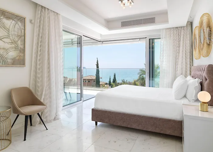 Apartahotel The Tower At St Raphael