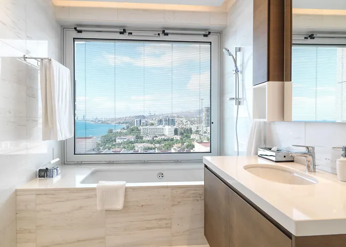 Apartahotel The Tower At St Raphael Limassol