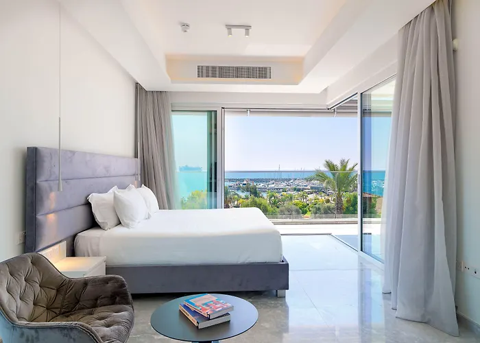 Apartahotel The Tower At St Raphael 5*