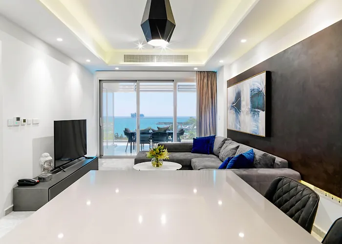 The Tower At St Raphael Apartahotel