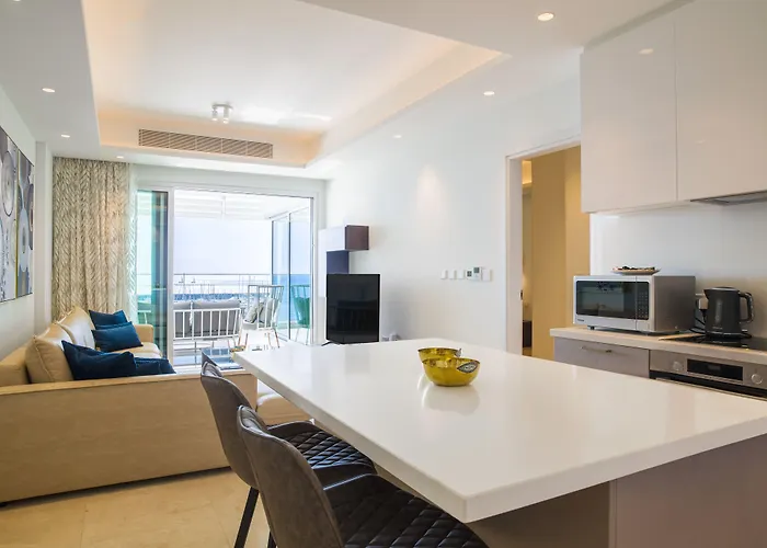 Apartahotel The Tower At St Raphael 5*