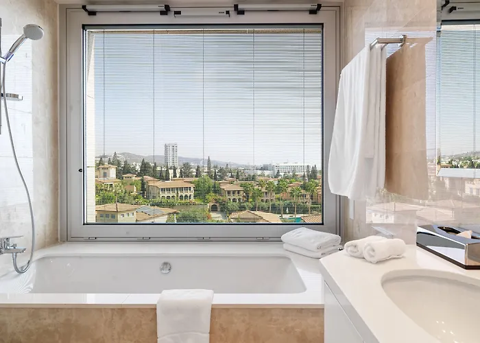 Apartahotel The Tower At St Raphael