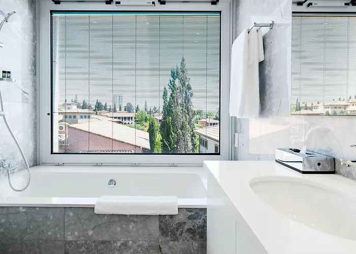 Apartahotel The Tower At St Raphael 5*