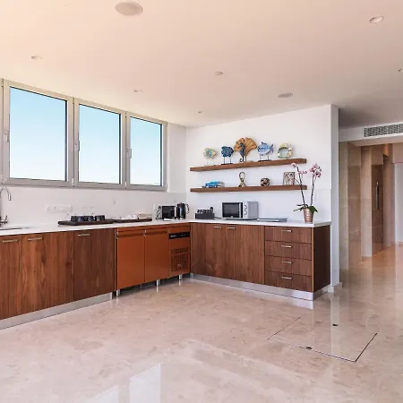 Appart hôtel The Tower At St Raphael Limassol