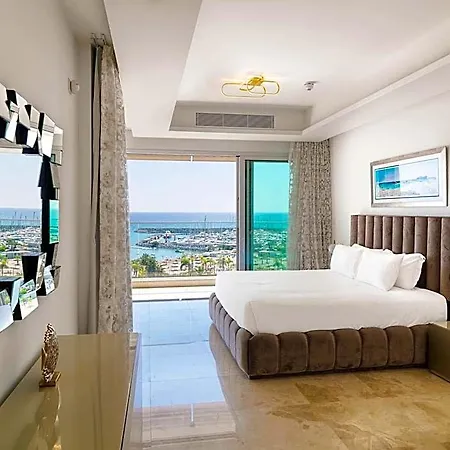Lejlighedshotel The Tower At St Raphael 5*
