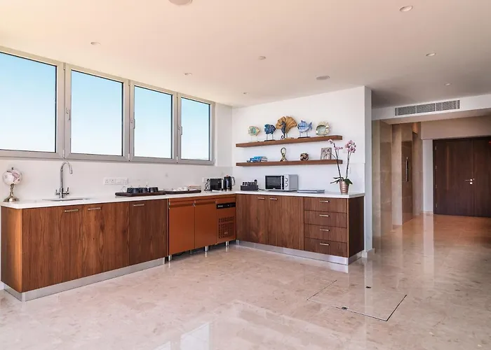 Aparthotel The Tower At St Raphael Lemesos