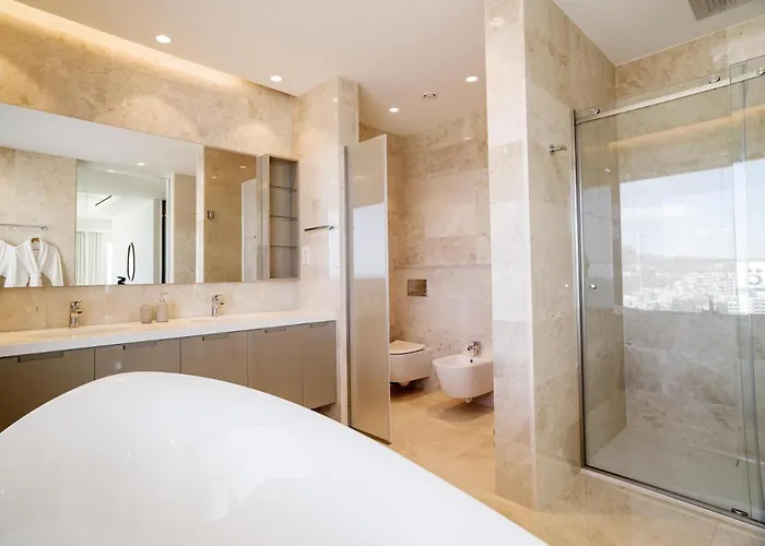 Aparthotel The Tower At St Raphael Lemesos