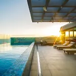 Lejlighedshotel The Tower At St Raphael 5*