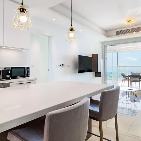 The Tower At St Raphael 5* 利马索尔